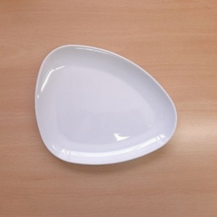 PLATO TRIANGULAR BLANCO 24 x 19 CM