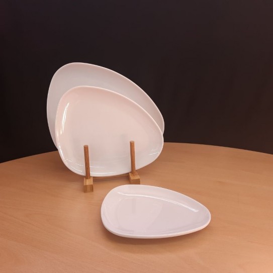 PLATO TRIANGULAR BLANCO 29 x 23 CM