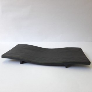 PLATO RECT. CON BASE NEGRO MATE 28 x 13,5 x 2 CM