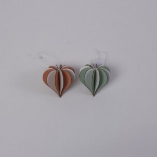 COLGANTE CORAZON MAD.12 CARAS. BICOLOR. 2 COL. 9 CM