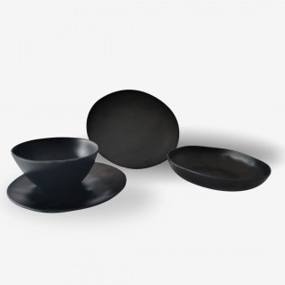PLATO POSTRE IRREGULAR NEGRO MATE 21,5CM 2